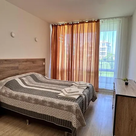 с една спалня в комплекс Sunny Island Apartment Chernomorets